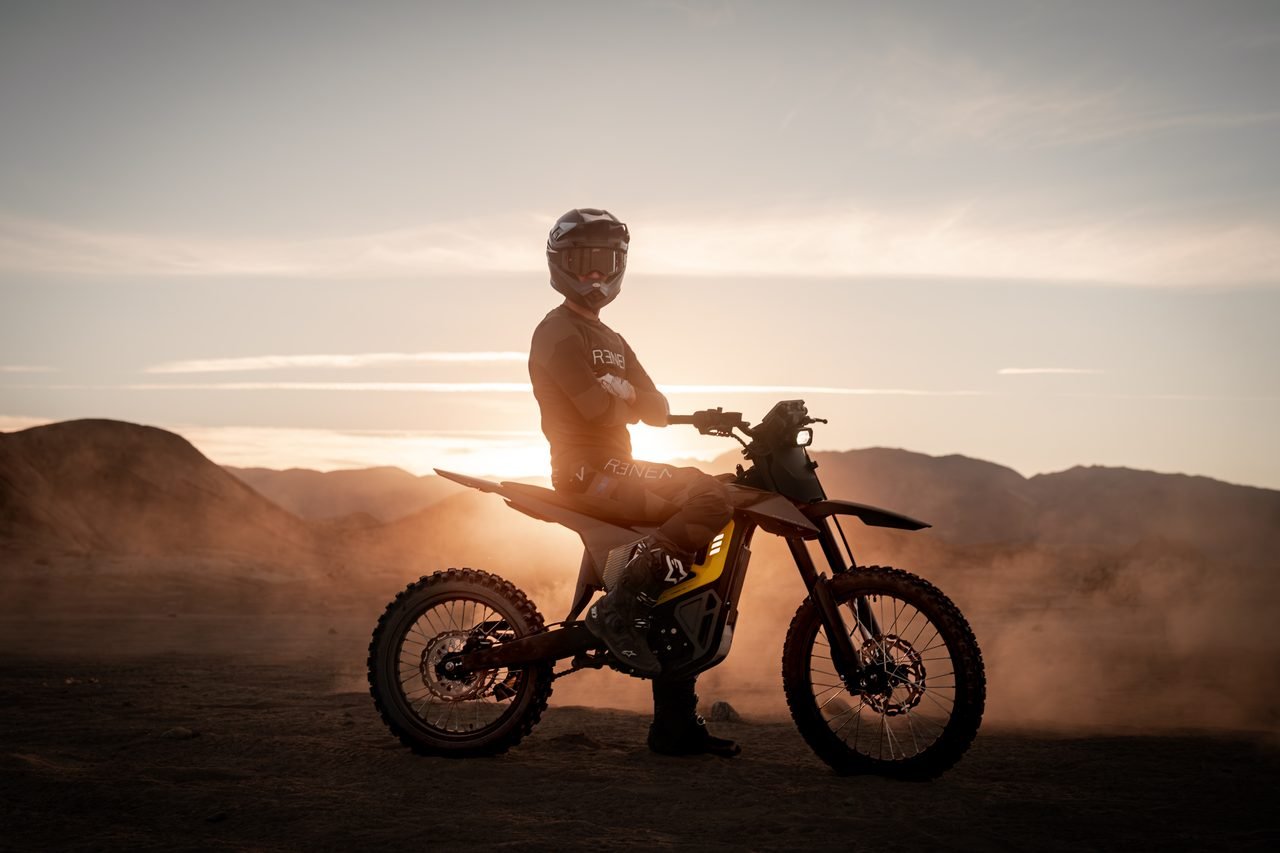 NIU XQi500 electric dirt bike in a Californian landscape